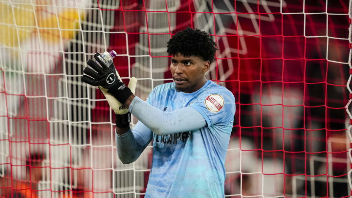 Goleiro está com 25 anos de idade