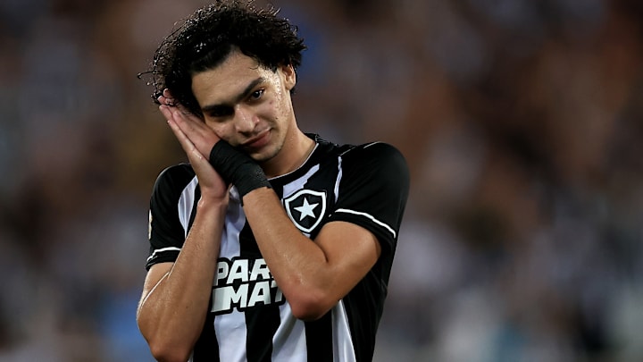 Matheus Nascimento faz parte do elenco do Botafogo