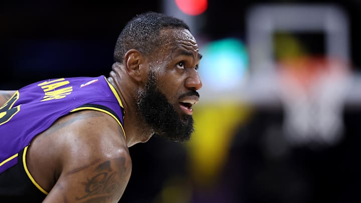 Philadelphia 76ers v Los Angeles Lakers