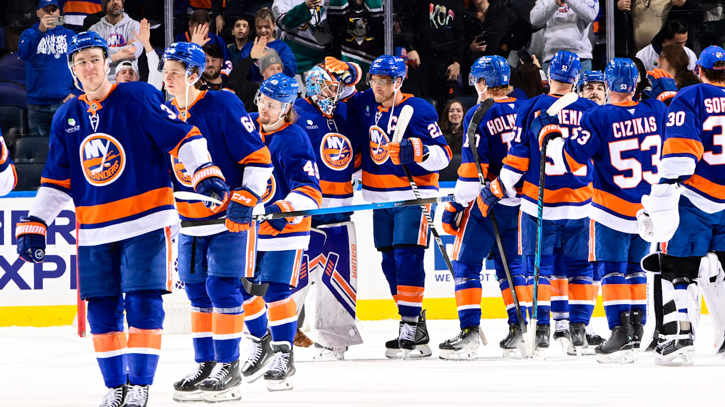 Anders Lee and Simon Holmstrom lead NY Islanders in 5-2 win over Anaheim Ducks
