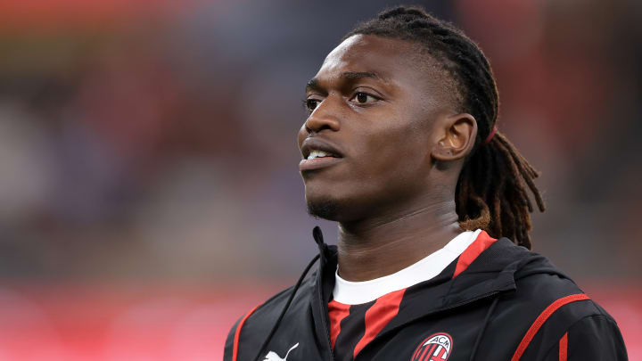 Ce nouveau maillot reflète l'élégance et la tradition du club milanais. 