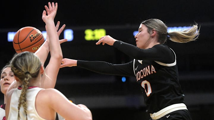 Nocona's Megyn Meekins.