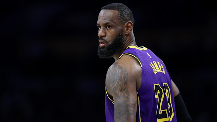 Philadelphia 76ers v Los Angeles Lakers
