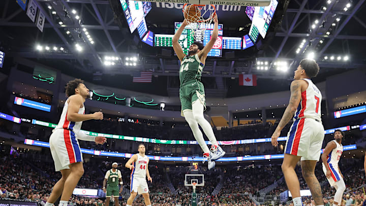 Detroit Pistons v Milwaukee Bucks