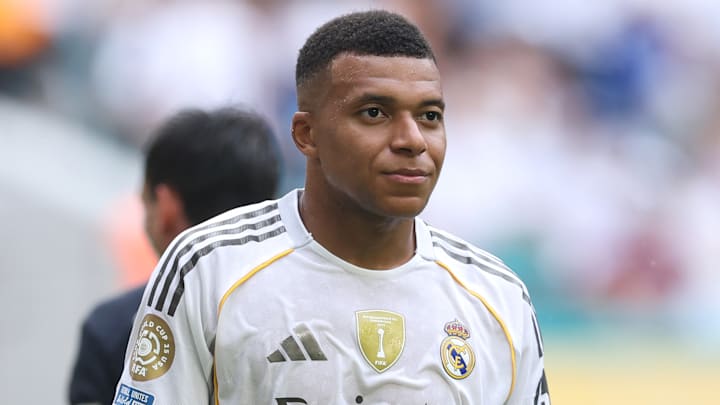 Kylian Mbappe pourrait démarrer ce soir à la place de Gonzalo Garcia. Kylian Mbappe pourrait démarrer ce soir à la place de Gonzalo Garcia.