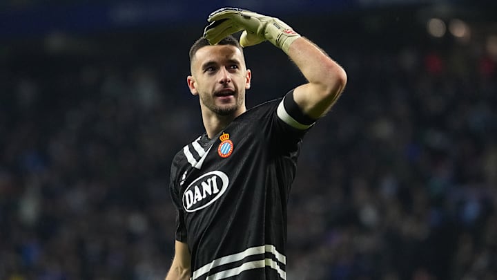 Joan Garcia a officiellement rejoint le FC Barcelone. 