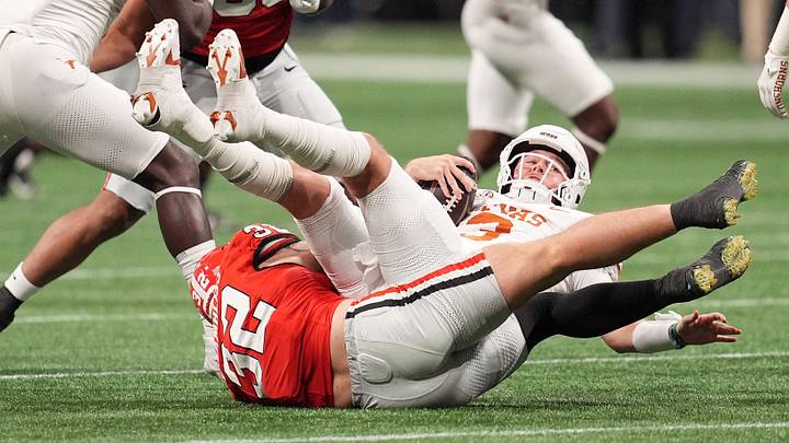 Dec 7, 2024; Atlanta, GA, USA; Georgia Bulldogs linebacker Chaz Chambliss sacks Texas Longhorns quarterback Quinn Ewers Dec 7, 2024; Atlanta, GA, USA; Georgia Bulldogs linebacker Chaz Chambliss sacks Texas Longhorns quarterback Quinn Ewers
