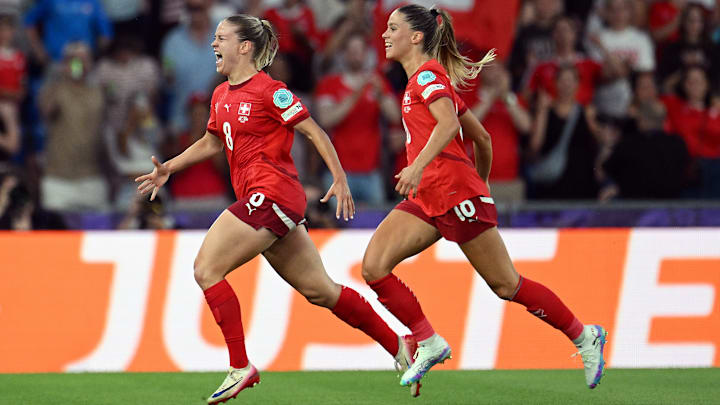 Da war die Welt noch in Ordnung: Nadine Riesen erzielt das 1:0 für die Gastgeberinnen