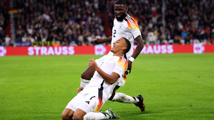 Jamie Leweling jubelt mit Antonio Rüdiger Jamie Leweling jubelt mit Antonio Rüdiger