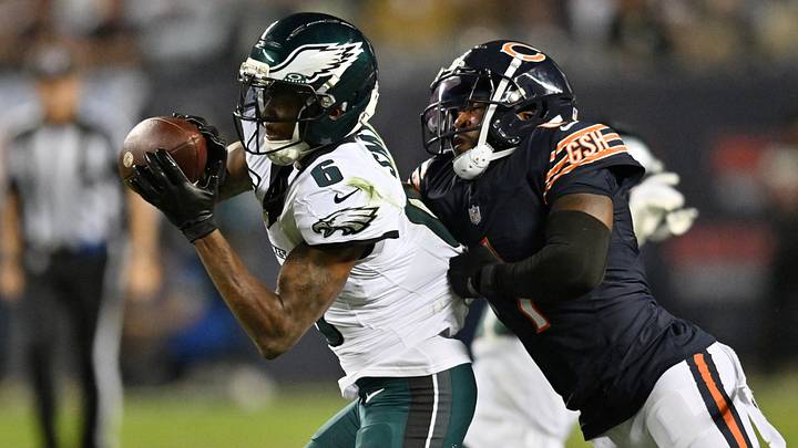 Sep 28, 2026; Chicago, Illinois, USA; Philadelphia Eagles wide receiver DeVonta Smith (6) makes a catch against Chicago Bears defensive back Jaylon Johnson (1) during the first half at Soldier Field. Mandatory Credit: Patrick Gorski-Imagn Images Sep 28, 2026; Chicago, Illinois, USA; Philadelphia Eagles wide receiver DeVonta Smith (6) makes a catch against Chicago Bears defensive back Jaylon Johnson (1) during the first half at Soldier Field. Mandatory Credit: Patrick Gorski-Imagn Images