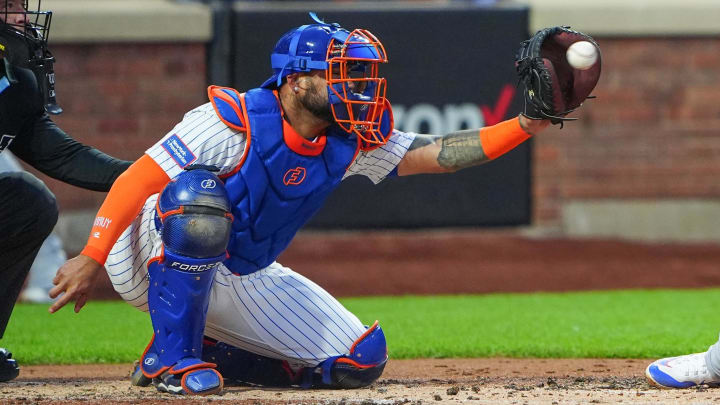 Apr 30, 2024; New York City, New York, USA; New York Mets catcher Omar Narvaez (2) catches a pitch against the Chicago Cubs during the second inning at Citi Field. Mandatory Credit: Gregory Fisher-USA TODAY Sports Apr 30, 2024; New York City, New York, USA; New York Mets catcher Omar Narvaez (2) catches a pitch against the Chicago Cubs during the second inning at Citi Field. Mandatory Credit: Gregory Fisher-USA TODAY Sports