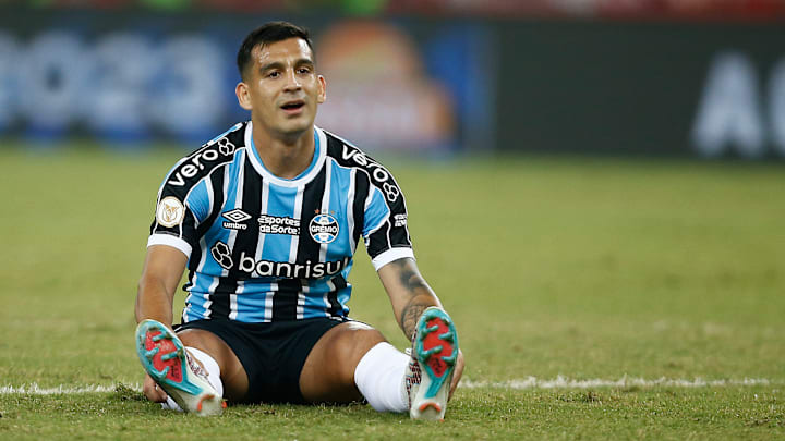 Cristaldo ainda não está pronto para voltar a defender o Grêmio.