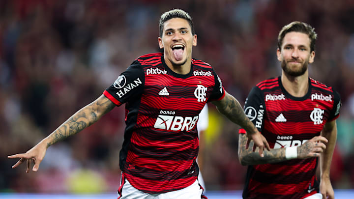 Após "destruir" na Libertadores, Pedro se encontra no Flamengo e busca boa sequência na equipe. Após "destruir" na Libertadores, Pedro se encontra no Flamengo e busca boa sequência na equipe.
