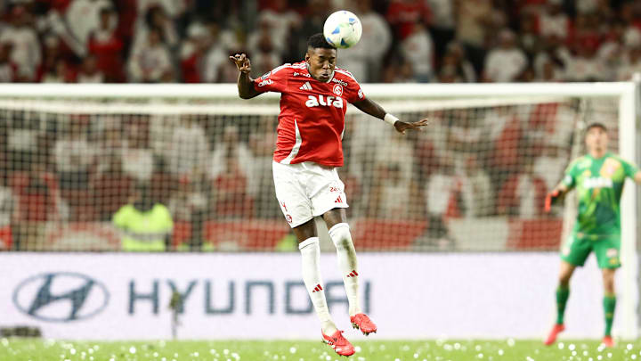 Jogador já esteve na mira do clube carioca no início do ano Jogador já esteve na mira do clube carioca no início do ano