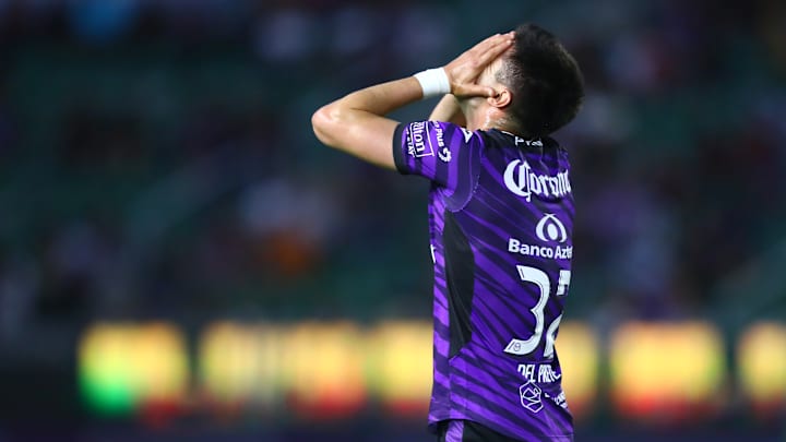 Mazatlán FC's Gustavo del Prete laments a missed opportunity during the team's 2-0 loss to FC Juárez. The result means the Cañoneros and Bravos will be fighting in their season finales to avoid the stiffest  Liga MX Relegation penalty.