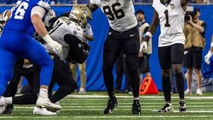 Defensive lineman Vernon Broughton fumble recovery Defensive lineman Vernon Broughton fumble recovery