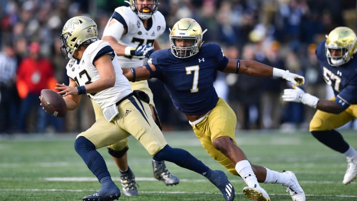 Nov 20, 2021; South Bend, Indiana, USA; Notre Dame Fighting Irish defensive lineman Isaiah Foskey (7) pressures Georgia Tech Yellow Jackets quarterback Jordan Yates (13) in the second quarter at Notre Dame Stadium. Mandatory Credit: Matt Cashore-USA TODAY Sports