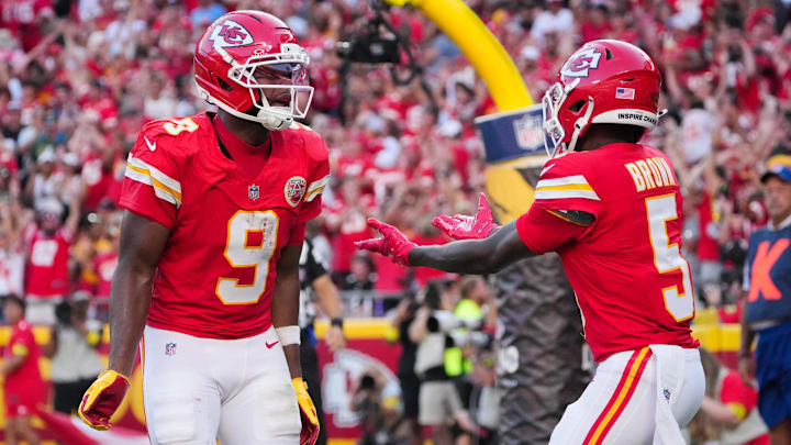 Sep 28, 2025; Kansas City, Missouri, USA; Kansas City Chiefs wide receiver Hollywood Brown (5) celebrates with Kansas City Chiefs wide receiver JuJu Smith-Schuster (9) after scoring a touchdown during the fourth quarter against the Baltimore Ravens at GEHA Field at Arrowhead Stadium. Mandatory Credit: Denny Medley-Imagn Images Sep 28, 2025; Kansas City, Missouri, USA; Kansas City Chiefs wide receiver Hollywood Brown (5) celebrates with Kansas City Chiefs wide receiver JuJu Smith-Schuster (9) after scoring a touchdown during the fourth quarter against the Baltimore Ravens at GEHA Field at Arrowhead Stadium. Mandatory Credit: Denny Medley-Imagn Images