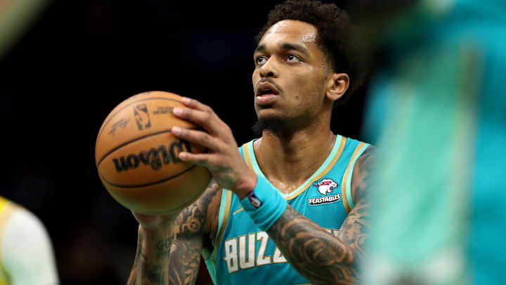 Los Angeles Lakers v Charlotte Hornets