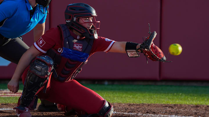 Oklahoma catcher Isabela Emerling