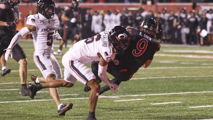 Nov 1, 2025; Salt Lake City, Utah, USA; Utah Utes wide receiver Ryan Davis (9) is tackled in the end zone for a touchdown by Cincinnati Bearcats defensive back Tre Gola-Callard (6) during the first quarter at Rice-Eccles Stadium. Mandatory Credit: Rob Gray-Imagn Images Nov 1, 2025; Salt Lake City, Utah, USA; Utah Utes wide receiver Ryan Davis (9) is tackled in the end zone for a touchdown by Cincinnati Bearcats defensive back Tre Gola-Callard (6) during the first quarter at Rice-Eccles Stadium. Mandatory Credit: Rob Gray-Imagn Images