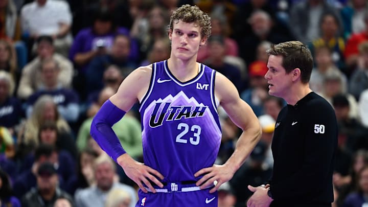 Lauri Markkanen puede jugar como alero, ala-pívot y centro en estos Lakers