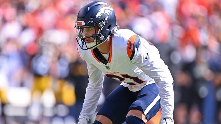 DENVER, CO - SEPTEMBER 15: Denver cornerback Riley Moss (21) during a game between the Denver Broncos and the Pittsburgh Steelers at Empower Field at Mile High in Denver, CO on September 15, 2024. (Photo by Kevin Langley Icon Sportswire) NFL, American Football Herren, USA. DENVER, CO - SEPTEMBER 15: Denver cornerback Riley Moss (21) during a game between the Denver Broncos and the Pittsburgh Steelers at Empower Field at Mile High in Denver, CO on September 15, 2024. (Photo by Kevin Langley Icon Sportswire) NFL, American Football Herren, USA.