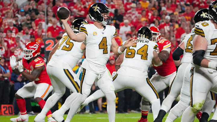 New Orleans Saints quarterback Derek Carr (4) throws a pass against the Kansas City Chiefs New Orleans Saints quarterback Derek Carr (4) throws a pass against the Kansas City Chiefs