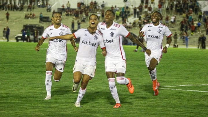 Flamengo segue disputando o Estadual com seu time de garotos