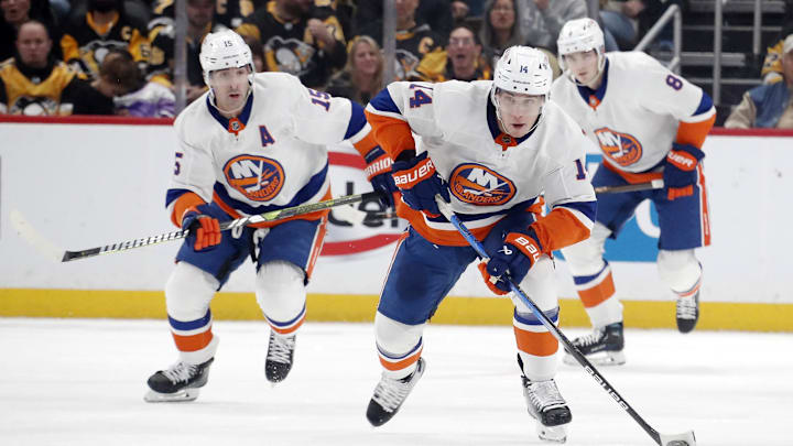 Dec 31, 2023; Pittsburgh, Pennsylvania, USA;  New York Islanders center Bo Horvat (14) leads a break