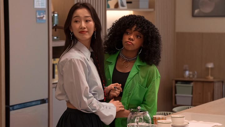 (L to R) Gia Kim as Yuri Han and Regan Aliyah as Juliana Porter in episode 201 of XO, Kitty
