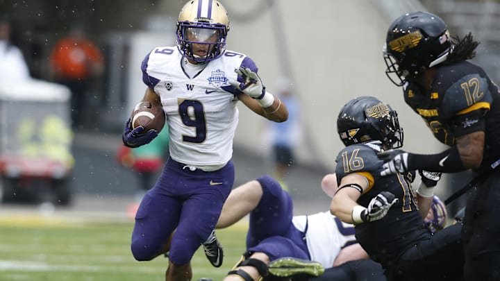 Dec 26, 2015; Dallas, TX, USA; Washington Huskies fullback Myles Gaskin (9) runs the ball in the third quarter against the Southern Miss Golden Eagles at Cotton Bowl Stadium. Gaskins was named most valuable player. Washington won 44-31. Mandatory Credit: Tim Heitman-Imagn Images