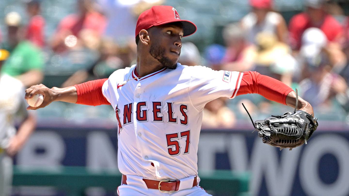 Rangers claim former top prospect off waivers from division rival to ...