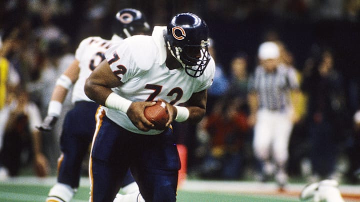 Jan 26, 1986; New Orleans, LA, USA; FILE PHOTO; Chicago Bears defensive tackle (72) William Perry carries the football against the New England Patriots during Super Bowl XX at the Superdome. The Bears defeated the Patriots 46-10.  Mandatory Credit: Manny Rubio-Imagn Images