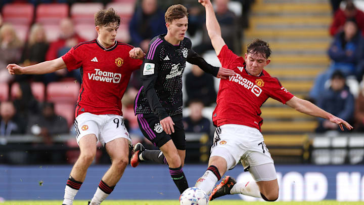 Jonathan Asp Jensen hier im Duell der Bayern-Jugend gegen den Nachwuchs von Manchester United
