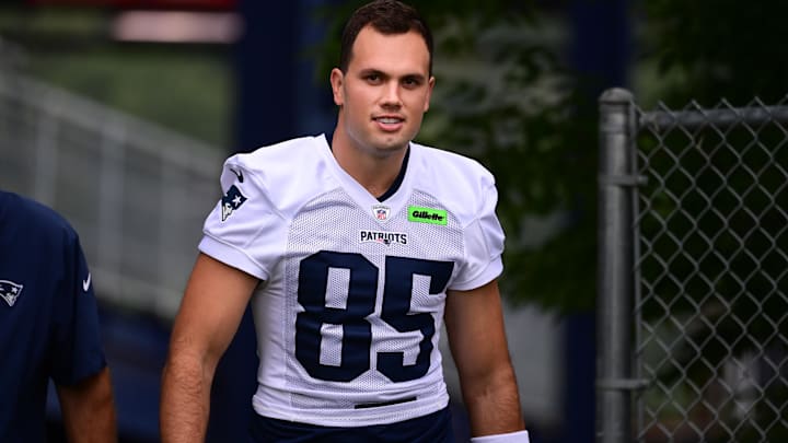 Jul 24, 2024; Foxborough, MA, USA; New England Patriots tight end Hunter Henry (85) walks to the practice field during training camp at Gillette Stadium. Mandatory Credit: Eric Canha-USA TODAY Sports