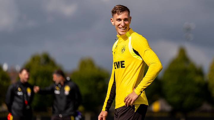 Hat wieder gut lachen: Nico Schlotterbeck