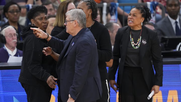 Apr 3, 2026; Phoenix, AZ, USA; UConn Huskies head coach Geno Auriemma and South Carolina Gamecocks head coach Dawn Staley argue at the end of a semifinal of the Final Four of the women's 2026 NCAA Tournament at Mortgage Matchup Center. Mandatory Credit: Joe Camporeale-Imagn Images Apr 3, 2026; Phoenix, AZ, USA; UConn Huskies head coach Geno Auriemma and South Carolina Gamecocks head coach Dawn Staley argue at the end of a semifinal of the Final Four of the women's 2026 NCAA Tournament at Mortgage Matchup Center. Mandatory Credit: Joe Camporeale-Imagn Images