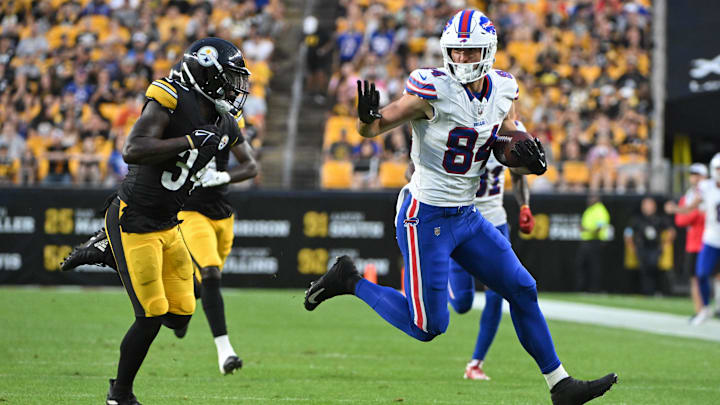 Aug 17, 2024; Pittsburgh, Pennsylvania, USA;  Buffalo Bills tight end Zach Davidson (84) runs against Pittsburgh Steelers safety Jalen Elliott (34) during the second quarter at Acrisure Stadium. Mandatory Credit: Barry Reeger-Imagn Images