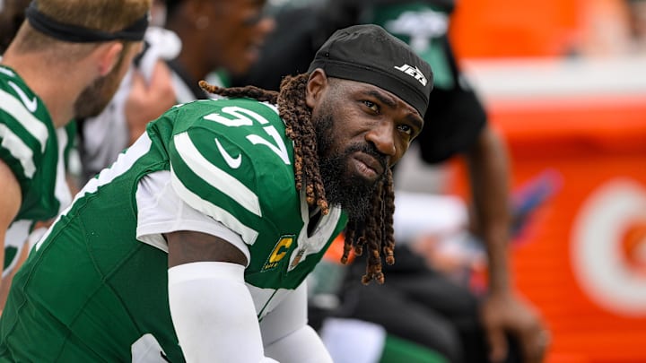 Sep 15, 2024; Nashville, Tennessee, USA; New York Jets linebacker C.J. Mosley (57) looks up at the scoreboard from the bench against the Tennessee Titans during the second half during the second half at Nissan Stadium. Mandatory Credit: Steve Roberts-Imagn Images Sep 15, 2024; Nashville, Tennessee, USA; New York Jets linebacker C.J. Mosley (57) looks up at the scoreboard from the bench against the Tennessee Titans during the second half during the second half at Nissan Stadium. Mandatory Credit: Steve Roberts-Imagn Images