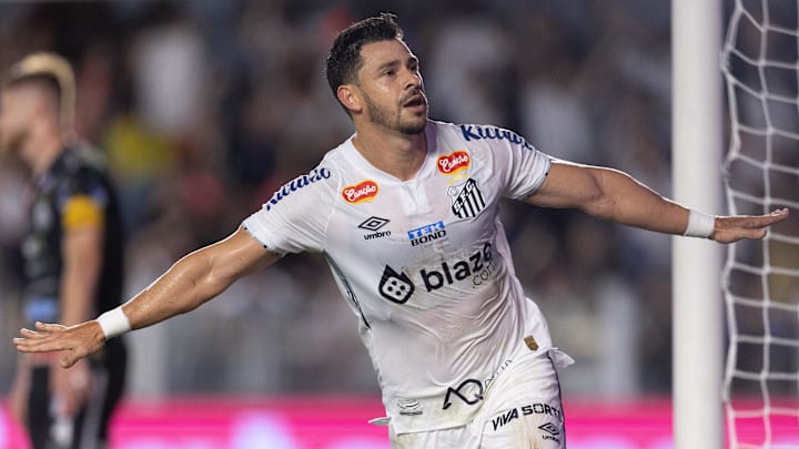 Giuliano faz boa temporada com a camisa do Peixe