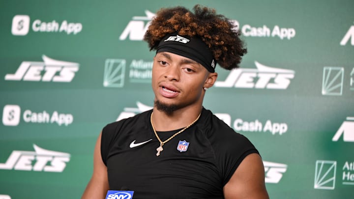 NY Jets quarterback Justin Fields