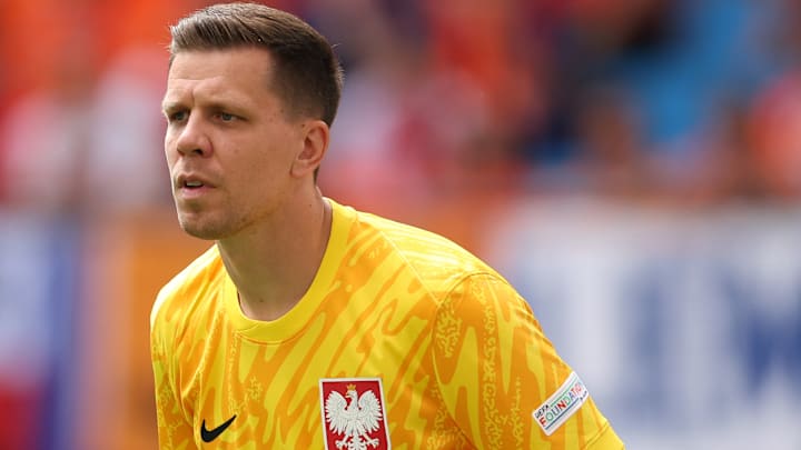 Szczesny segue negociando com o Barcelona