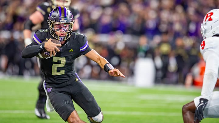 Demond Williams Jr. looks for room to run against Rutgers.