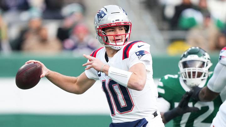 Dec 28, 2025; East Rutherford, New Jersey, USA; New England Patriots quarterback Drake Maye (10) passes against the New York Jets during the first quarter of the game at MetLife Stadium. Mandatory Credit: Robert Deutsch-Imagn Images Dec 28, 2025; East Rutherford, New Jersey, USA; New England Patriots quarterback Drake Maye (10) passes against the New York Jets during the first quarter of the game at MetLife Stadium. Mandatory Credit: Robert Deutsch-Imagn Images