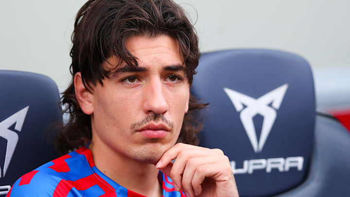 Héctor Bellerín en el banquillo con el FC Barcelona Héctor Bellerín en el banquillo con el FC Barcelona
