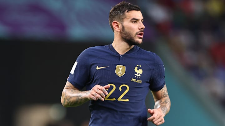 Theo Hernandez remplace son frère à gauche