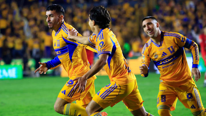 El argentino Ángel Correa, Diego Laínez y el uruguayo Fernando Gorriarán celebran el gol en la Ida El argentino Ángel Correa, Diego Laínez y el uruguayo Fernando Gorriarán celebran el gol en la Ida