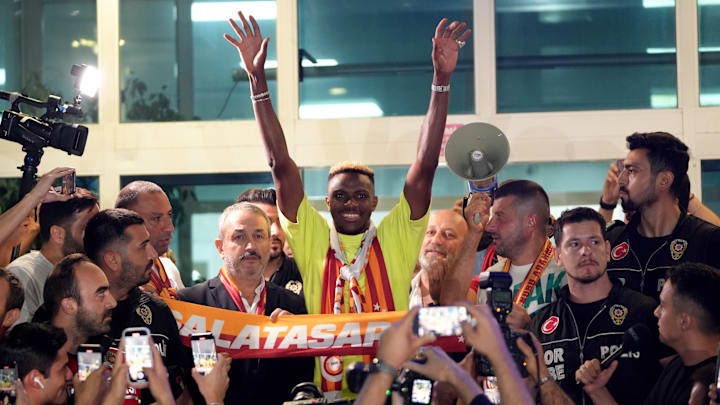 Osimhen fechou com o Galatasaray, da Turquia, que ainda tem mercado aberto