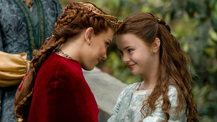 Damsel. (L-R) Millie Bobby Brown as Elodie and Brooke Carter as Floria in Damsel. Cr. John Wilson/Netflix ©2024